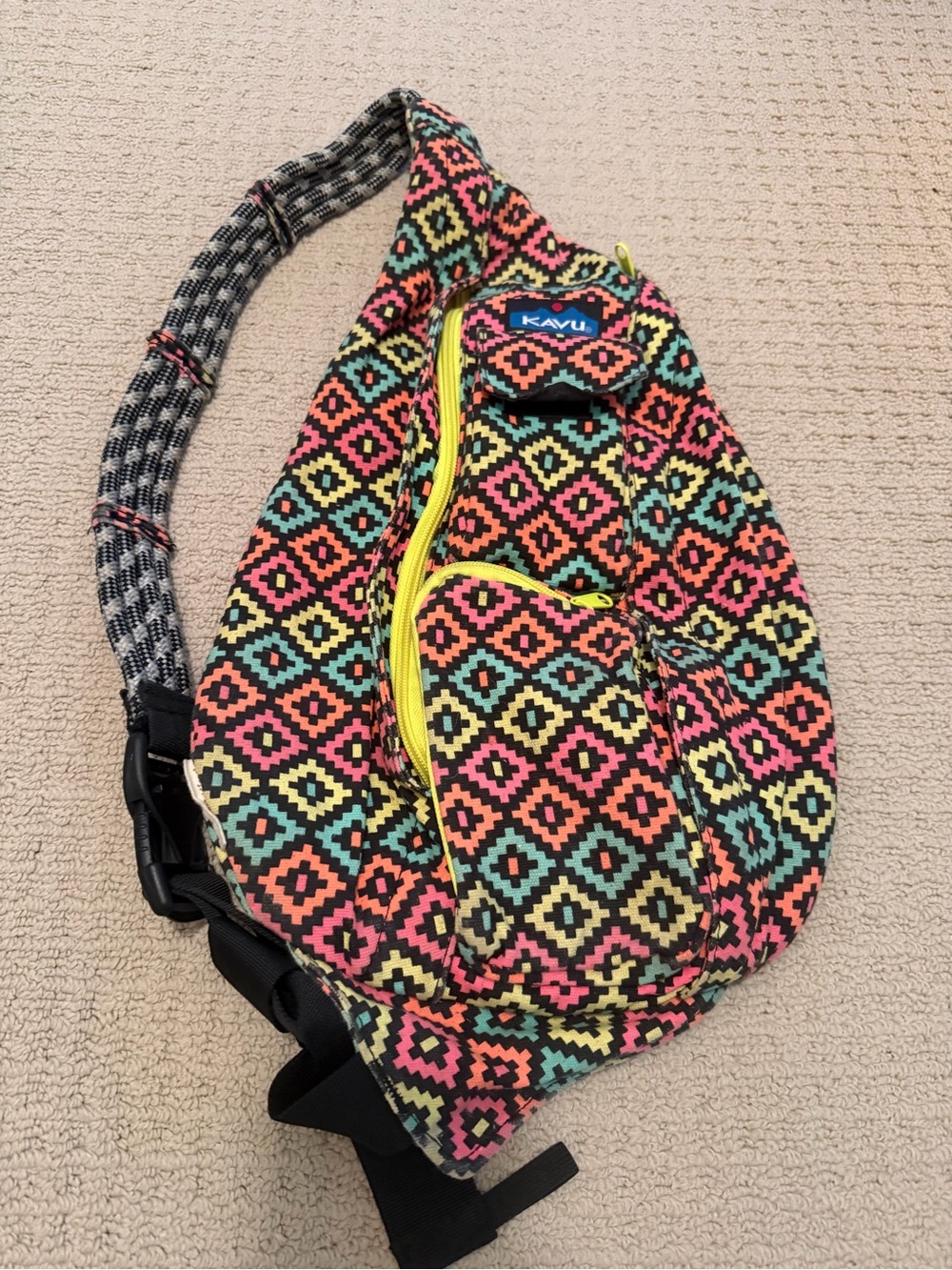 Kavu Multicolor Diamond Geo Crossbody Sling with Yellow Zip